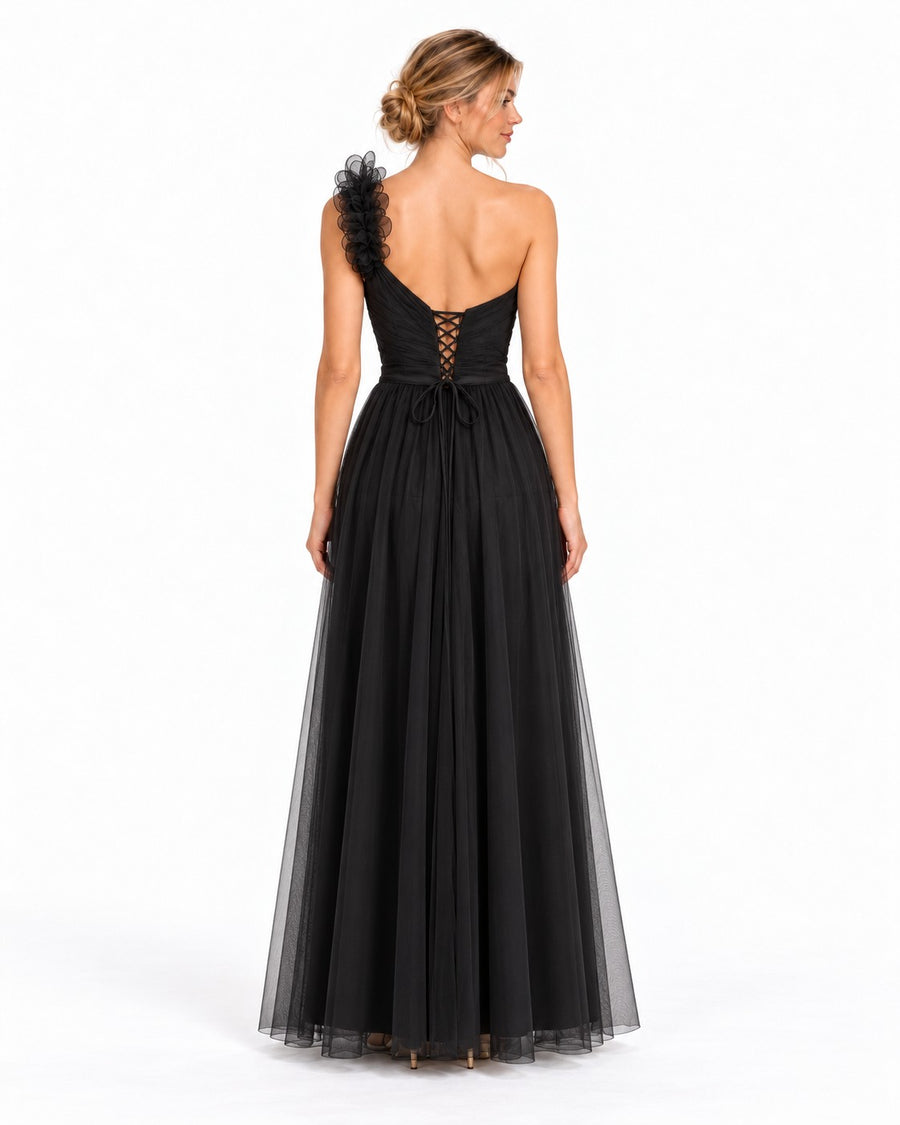 Vestido largo de tul escote corazón con flor en un hombro — Negro — foto 2