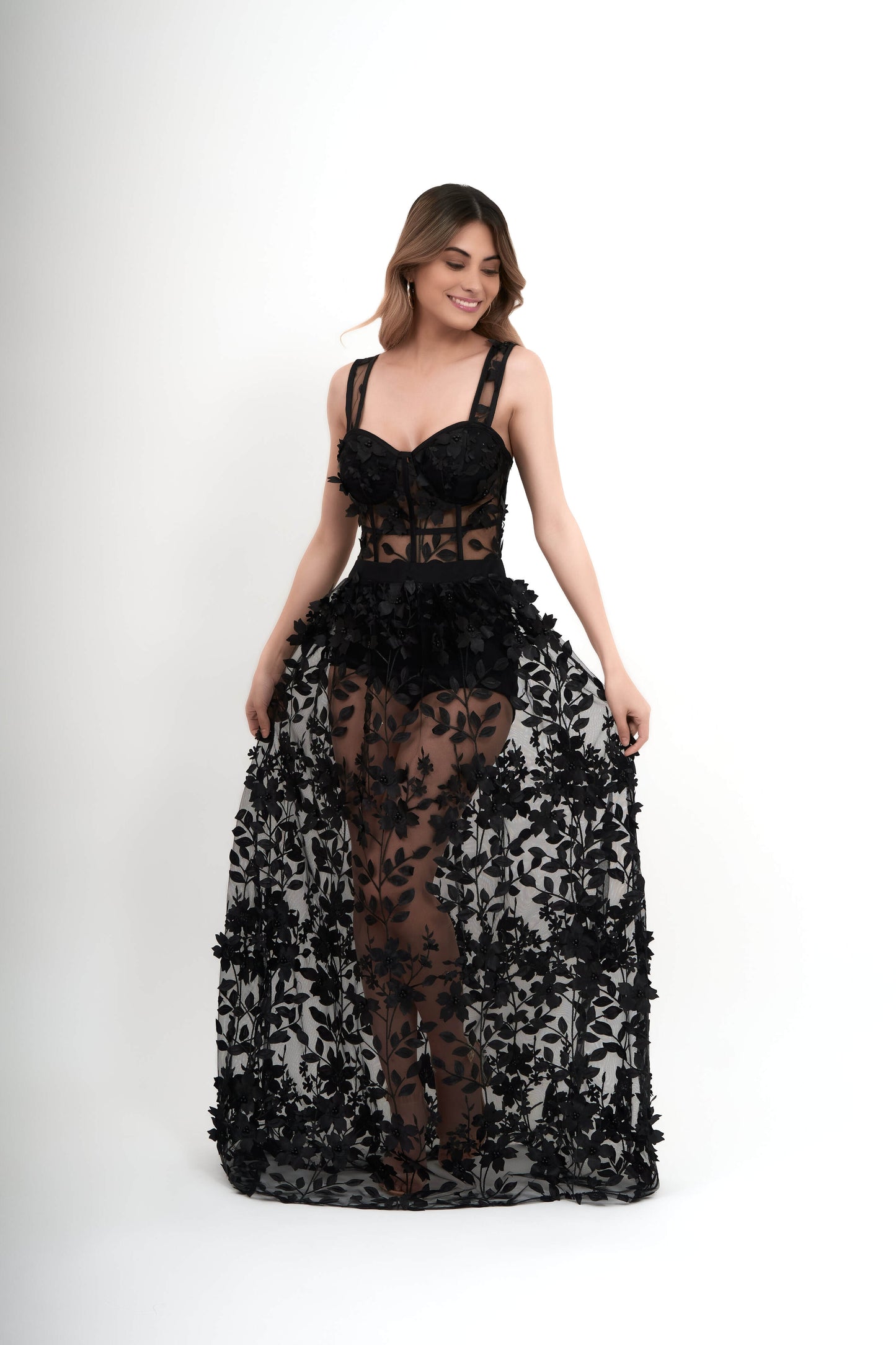 Vestido Negro Tul con Flores 3d Con Transparencia.