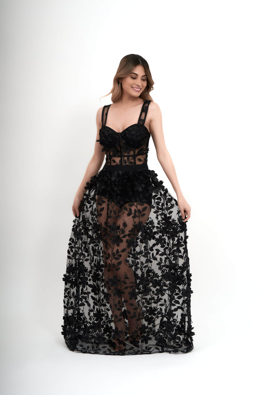 Vestido Negro Tul con Flores 3d Con Transparencia.
