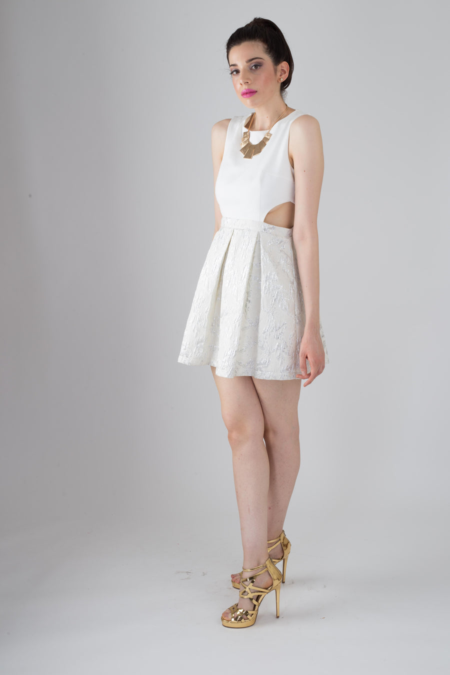 Vestido Corto Cut Off