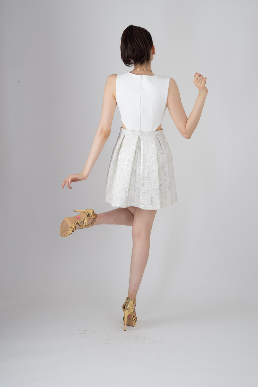 Vestido Corto Cut Off