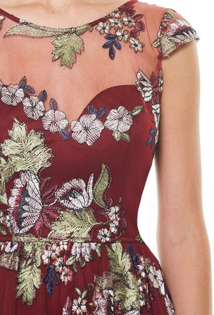 VESTIDO VINO LARGO BORDADO DE FLORES MANGA CORTA
