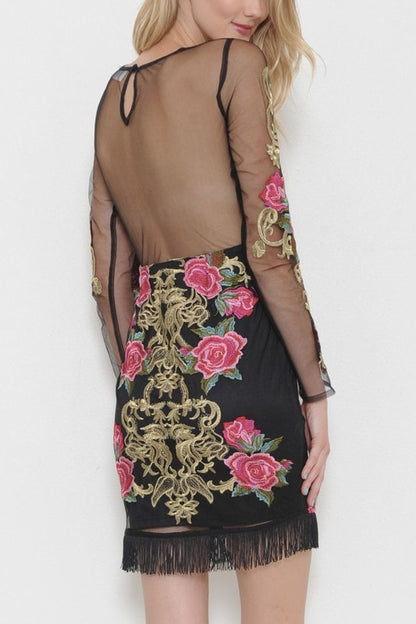 VESTIDO CORTO NEGRO BORDADO MANGA LARGA
