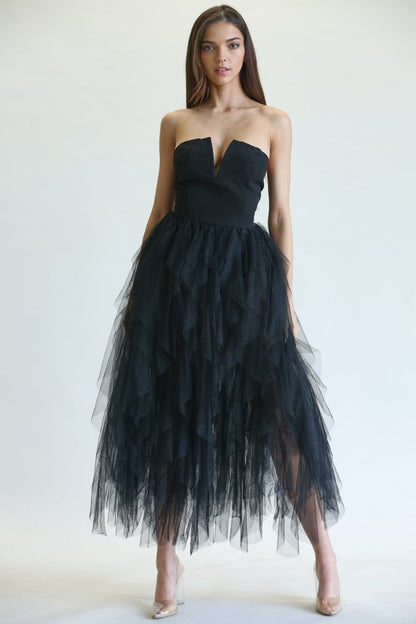 VESTIDO NEGRO CON CAPAS DE TUL